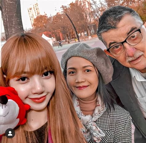 blackpink lisa facts and family